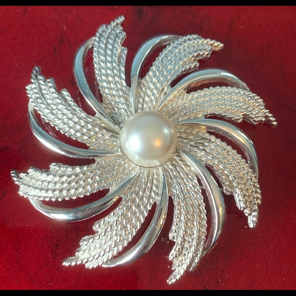 Sarah Coventry Silver Tone Brooch Faux Pearl - Picture 7 of 11